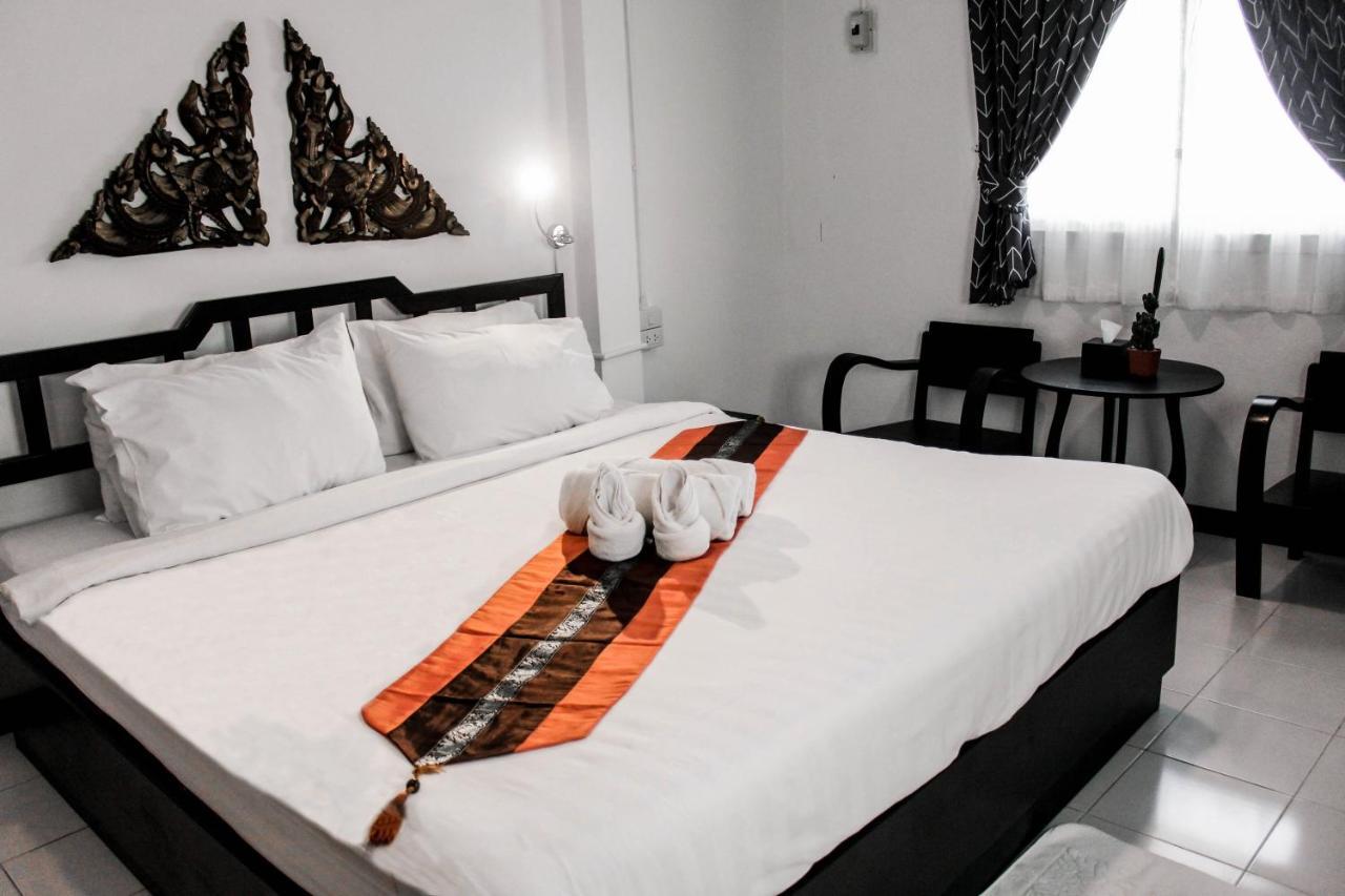 Vlodge House Отель *