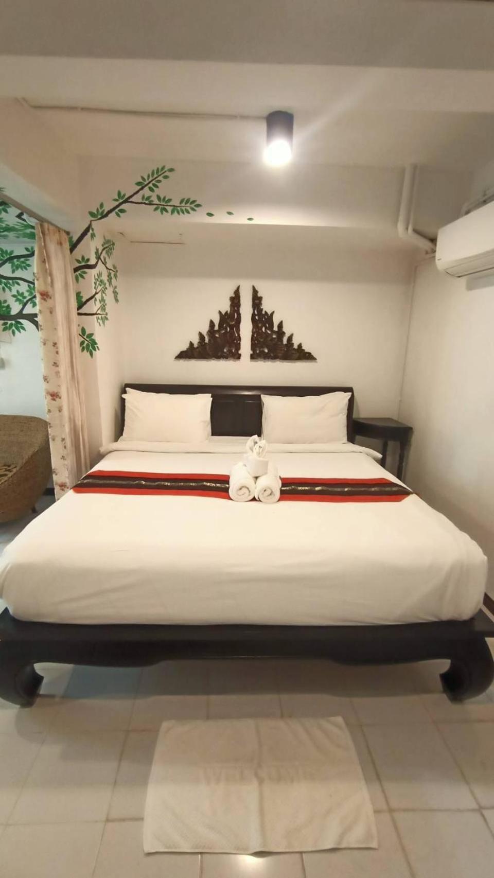 Vlodge House Отель *