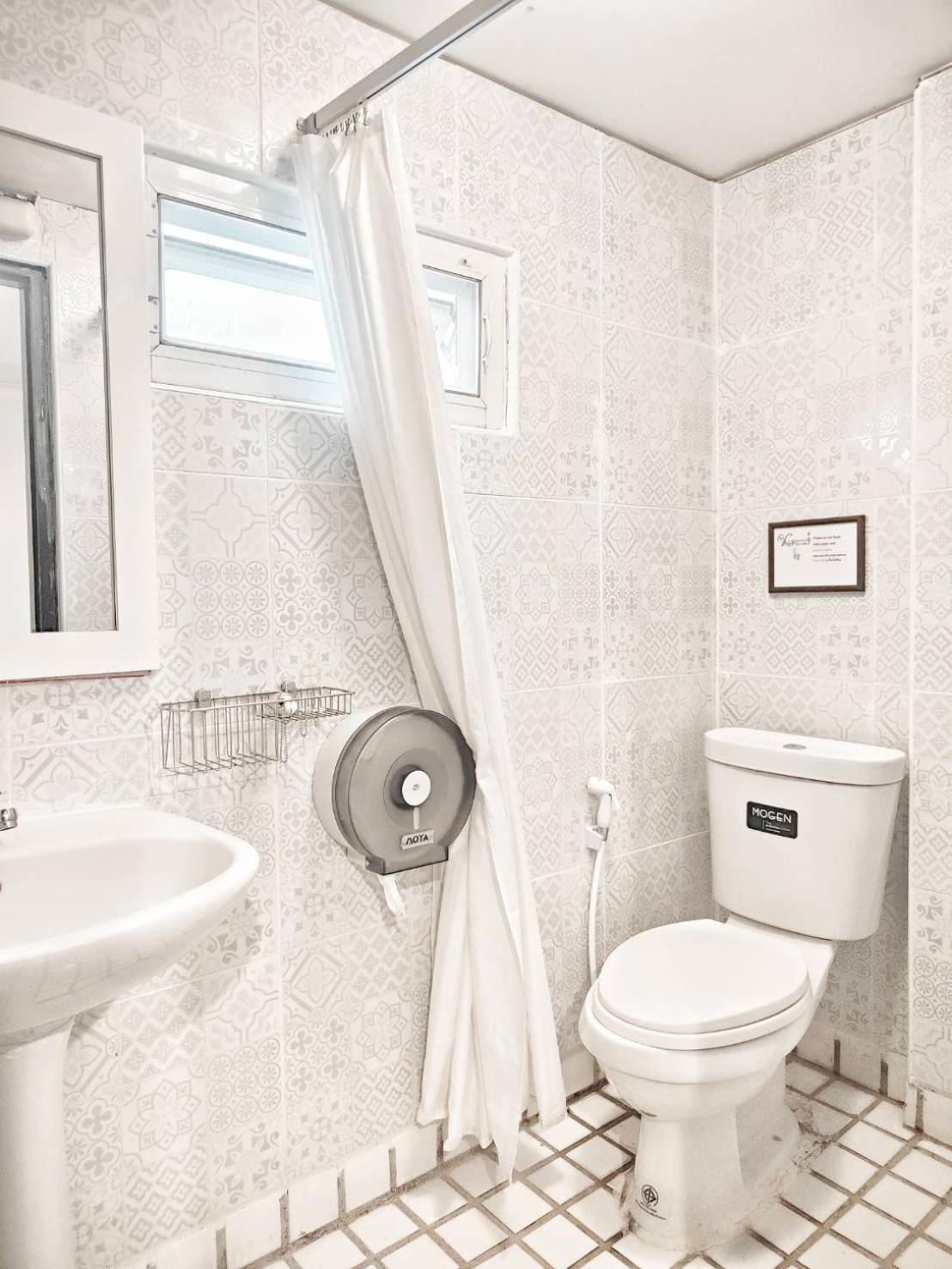 Отель Vlodge House *